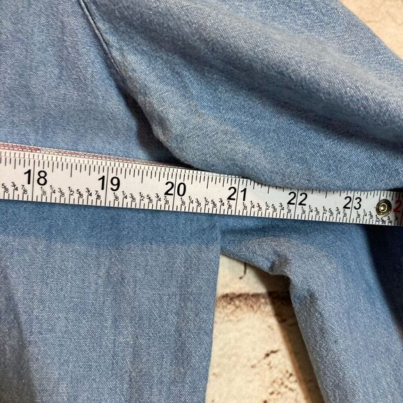 Vintage Talbots Top Womens Large Chambray Blue Button Up Embroidered Dog Cotton - Picture 11 of 12